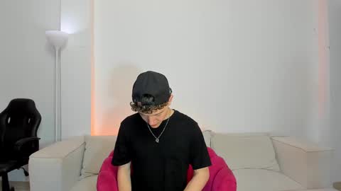 Nicolas Mucci online show from February 28, 2025, 9:15 am