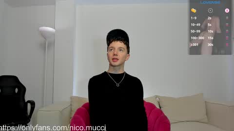 Nicolas Mucci online show from March 8, 2025, 8:33 am