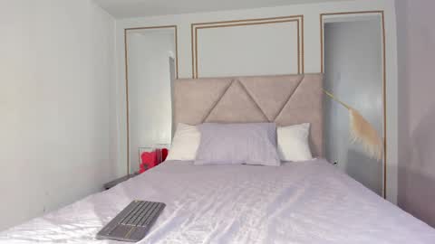 Nicole Leroy online show from April 14, 2026, 12:00 pm