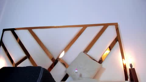 Nicolle  online show from April 12, 2026, 9:36 am