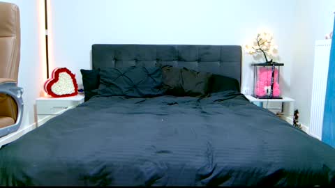 Niinarosee online show from March 3, 2026, 11:43 pm