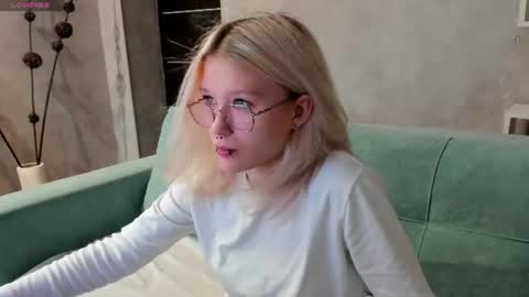 Snapshot of nika_sm chatting on August 7, 2026, 9:22 am Nika Sm online show from August 7, 2026, 9:22 am
