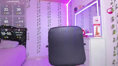Snapshot of nikibryce_ chatting on May 7, 2026, 1:11 am Niki online show from May 7, 2026, 1:11 am