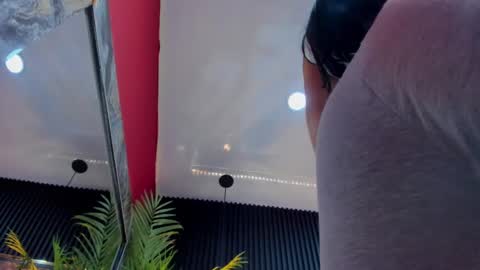 nikii_white online show from December 20, 2024, 12:41 am