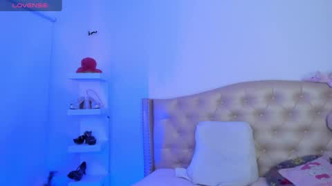 Niikii online show from January 2, 2025, 1:49 am