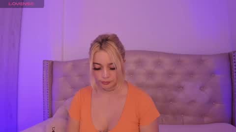 Niikii online show from May 29, 2026, 2:42 am
