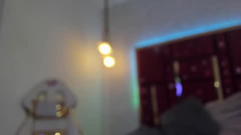 Abril online show from March 1, 2025, 11:58 pm