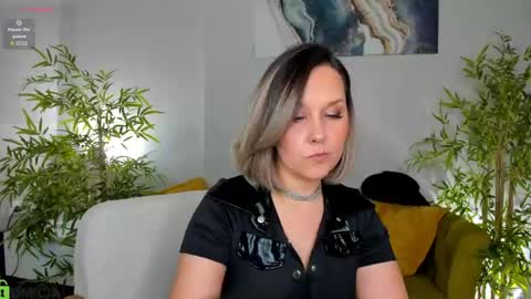 Snapshot of nikki_mi1k chatting on May 12, 2026, 9:28 am Nikki online show from May 12, 2026, 9:28 am