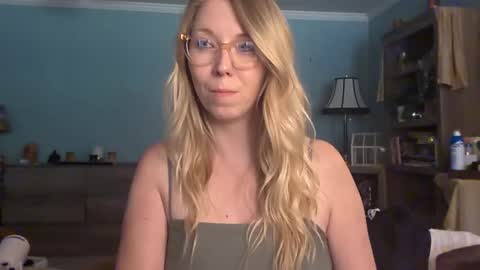 Snapshot of nikkib653466 chatting on May 8, 2026, 10:37 pm nikkib653466 online show from May 8, 2026, 10:37 pm