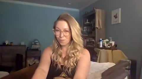 nikkib653466 online show from June 19, 2026, 11:41 pm