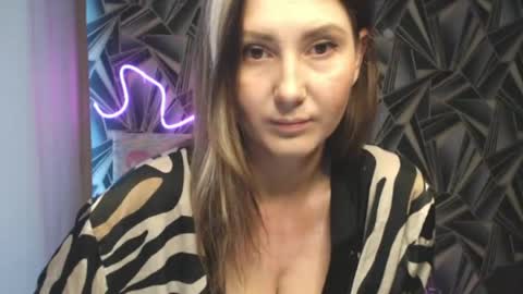 nikkikiss___ online show from May 20, 2026, 12:28 am