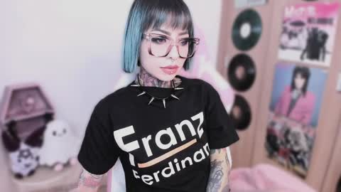 Nikki Ramone   online show from April 1, 2026, 10:16 am