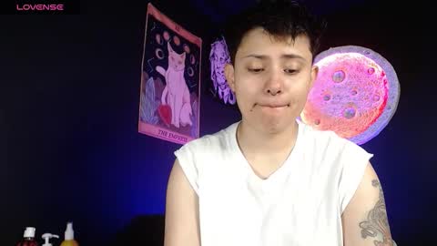 Nikky online show from November 8, 2025, 12:49 pm