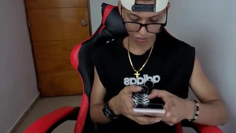 niklaus_wolf online show from March 3, 2026, 4:40 am