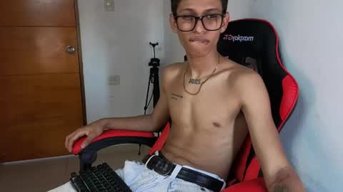 niklaus_wolf online show from April 2, 2026, 5:32 pm