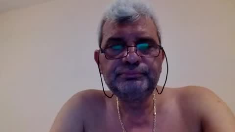 niklauss333 online show from June 30, 2026, 3:13 pm