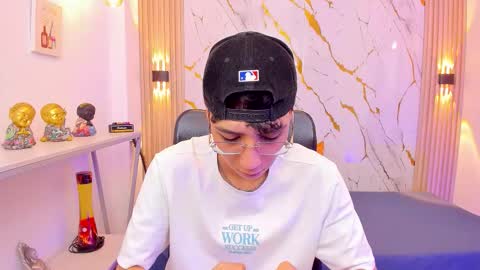 Snapshot of nikolay_gregori chatting on February 4, 2026, 4:07 am online show from February 4, 2026, 4:07 am