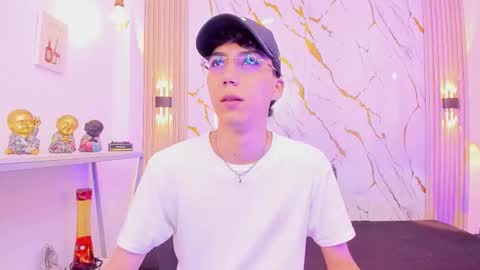 Snapshot of nikolay_gregori chatting on February 24, 2026, 4:32 am online show from February 24, 2026, 4:32 am