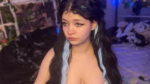 nikoli_naw online show from November 8, 2025, 4:07 pm