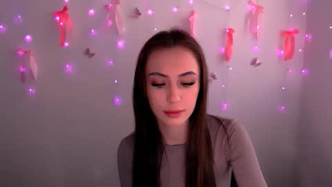 nikonara_ online show from May 26, 2026, 12:01 pm