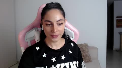 niky_blue online show from February 5, 2025, 10:55 pm