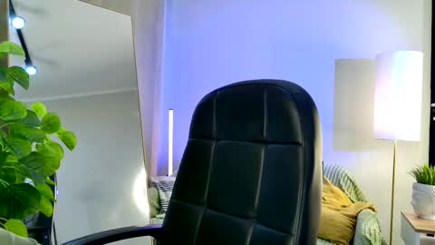 Veronica online show from October 14, 2025, 1:34 pm
