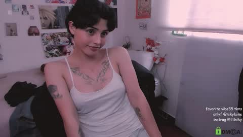 Nikylaine online show from November 24, 2025, 7:46 pm