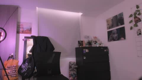 Nikylaine online show from March 15, 2026, 3:51 pm