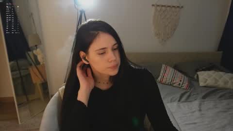 Jennet online show from November 18, 2025, 6:12 pm