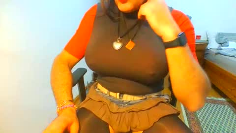 Snapshot of nina8383 chatting on February 9, 2026, 12:47 am nina8383 online show from February 9, 2026, 12:47 am