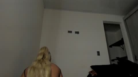Snapshot of nina_fuentes chatting on December 5, 2024, 1:03 am Catalina online show from December 5, 2024, 1:03 am