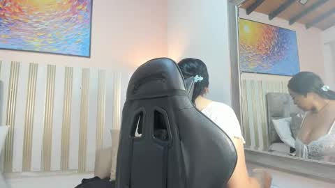 Snapshot of nina_glow_ chatting on February 23, 2026, 11:18 am nina_glow_ online show from February 23, 2026, 11:18 am