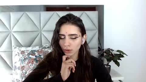 Snapshot of nina_pons chatting on December 10, 2024, 8:16 pm Nina online show from December 10, 2024, 8:16 pm