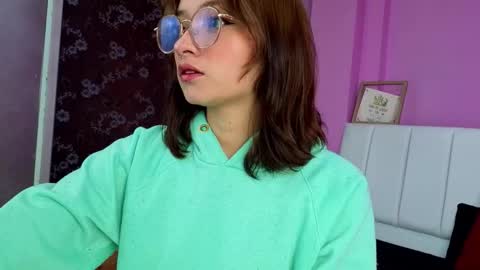 Nina online show from November 10, 2025, 7:13 pm