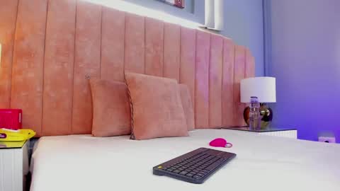 Nina  online show from April 7, 2026, 2:34 am