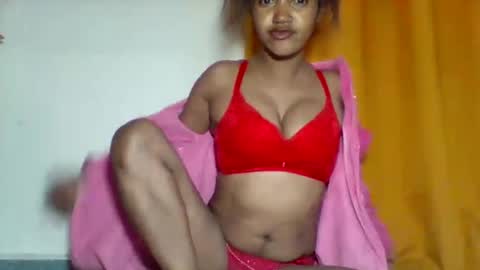 Snapshot of ninah_rise chatting on September 22, 2025, 1:02 pm ninah_rise online show from September 22, 2025, 1:02 pm