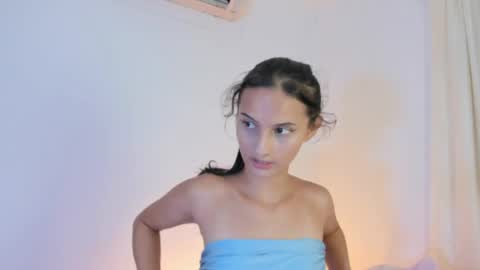 ninahtx online show from April 14, 2026, 9:21 pm