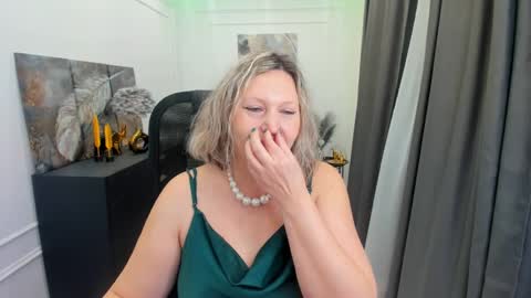 Snapshot of ninastarle chatting on April 2, 2026, 4:43 am ninastarle online show from April 2, 2026, 4:43 am