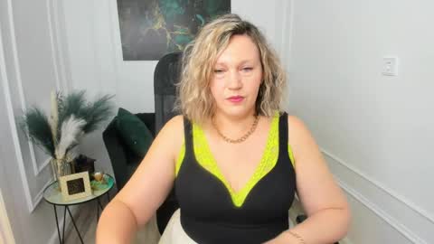 Snapshot of ninastarle chatting on April 10, 2026, 4:50 am ninastarle online show from April 10, 2026, 4:50 am