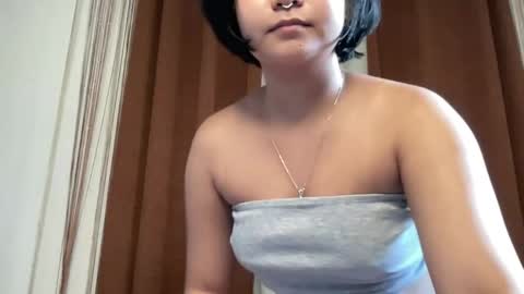 nini_luvskorn online show from May 13, 2026, 11:00 pm