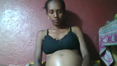 ninie246746 online show from January 9, 2025, 2:29 pm