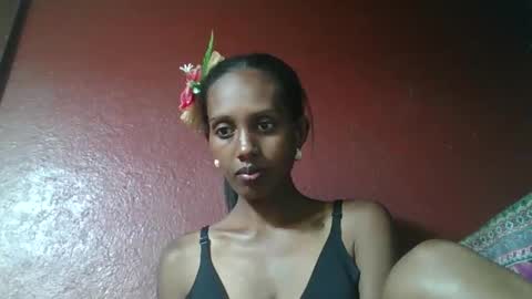 ninie246746 online show from January 12, 2025, 3:25 pm