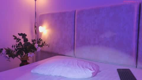 nioki_ online show from April 16, 2026, 3:18 am