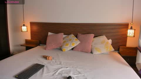 Nitha Gonzalez online show from November 5, 2025, 8:20 pm