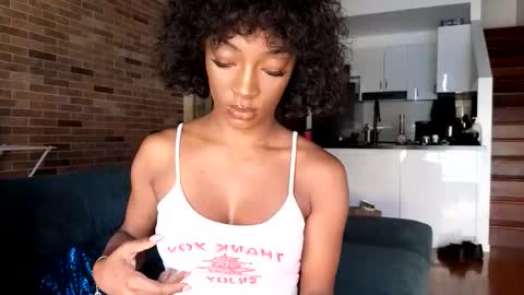 Snapshot of niviawolfe chatting on May 3, 2026, 11:22 pm NIVIA WOLFE online show from May 3, 2026, 11:22 pm