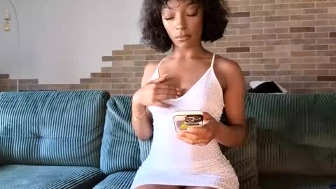 Snapshot of niviawolfe chatting on May 6, 2026, 12:19 am NIVIA WOLFE online show from May 6, 2026, 12:19 am