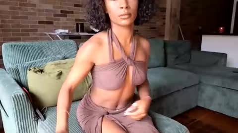 Snapshot of niviawolfe chatting on May 7, 2026, 2:06 am NIVIA WOLFE online show from May 7, 2026, 2:06 am