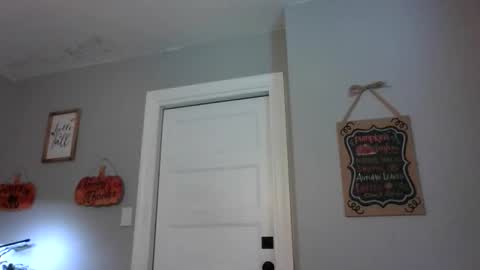 nklado18 online show from November 11, 2025, 2:06 pm