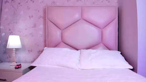   ambarsulliva  online show from December 3, 2025, 11:30 am