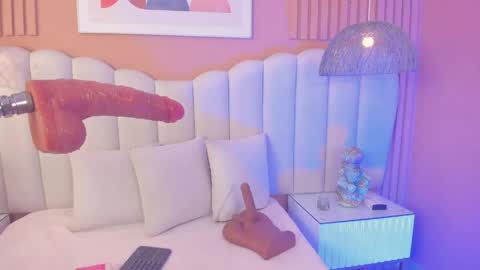 Snapshot of noa_moon chatting on May 9, 2026, 3:01 am Noa online show from May 9, 2026, 3:01 am